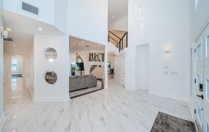 Image No.15-6 Bed Property for sale