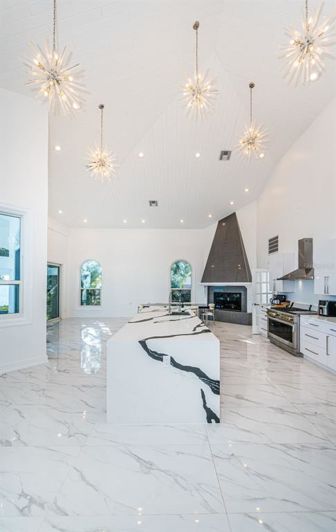 Image No.19-6 Bed Property for sale