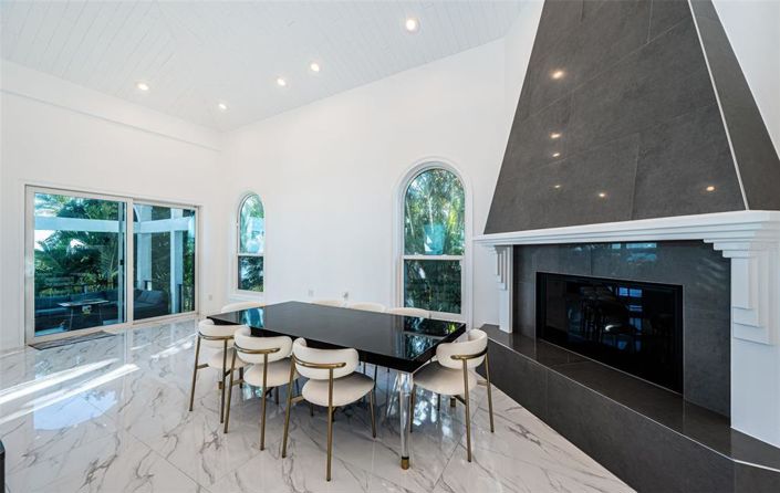 Image No.21-6 Bed Property for sale