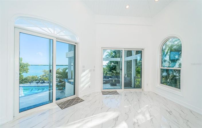 Image No.22-6 Bed Property for sale