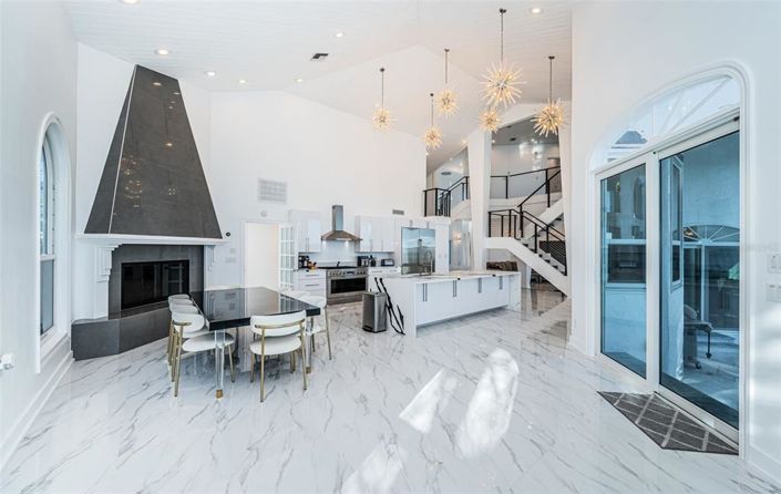 Image No.23-6 Bed Property for sale