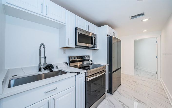 Image No.27-6 Bed Property for sale