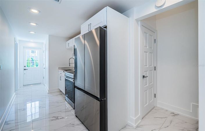 Image No.28-6 Bed Property for sale