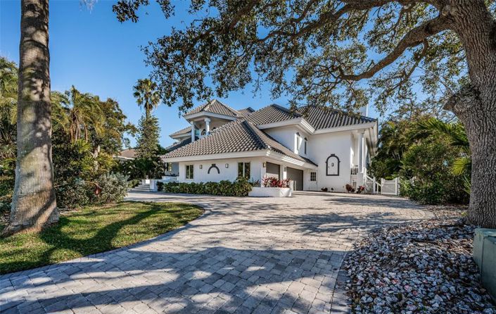 Image No.3-6 Bed Property for sale