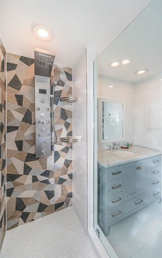 Image No.30-6 Bed Property for sale