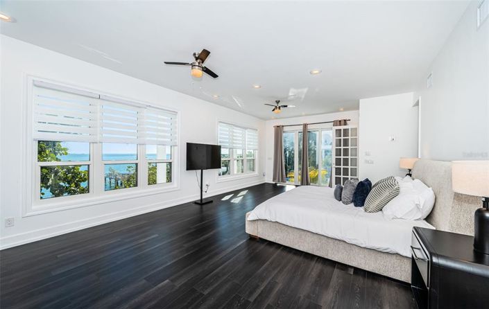 Image No.31-6 Bed Property for sale