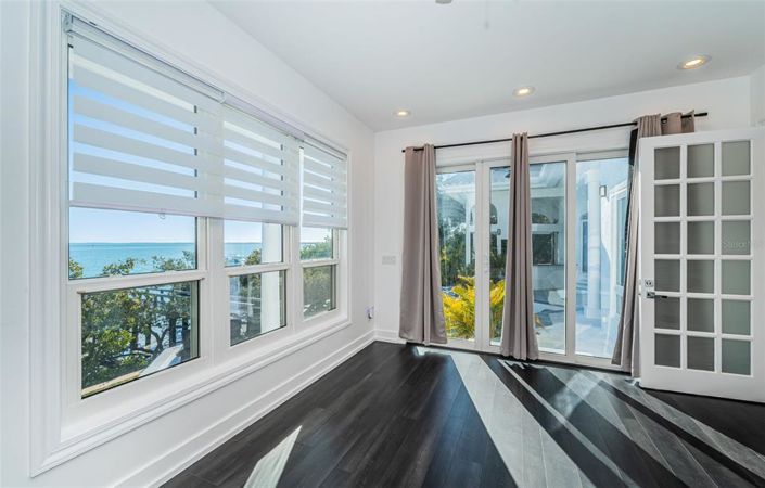 Image No.33-6 Bed Property for sale