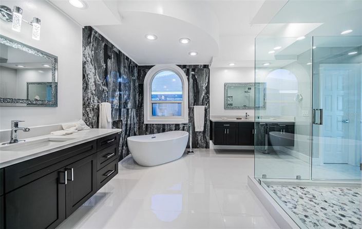 Image No.34-6 Bed Property for sale