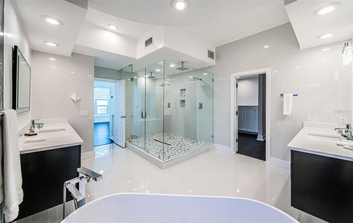 Image No.37-6 Bed Property for sale