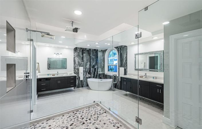 Image No.39-6 Bed Property for sale