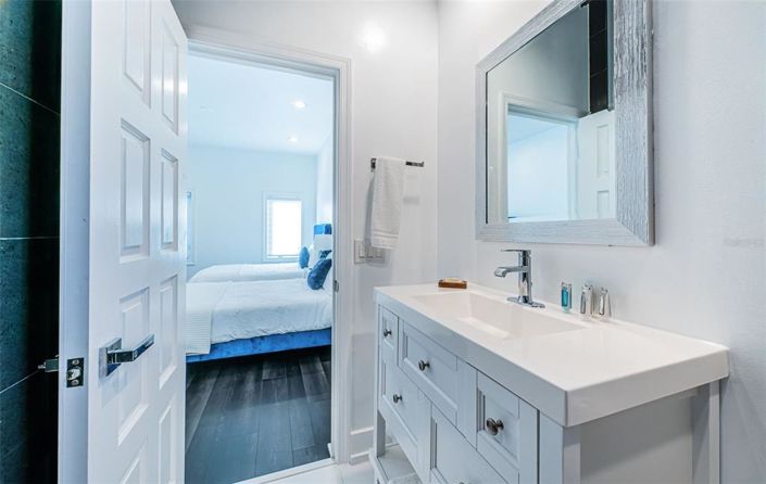 Image No.47-6 Bed Property for sale