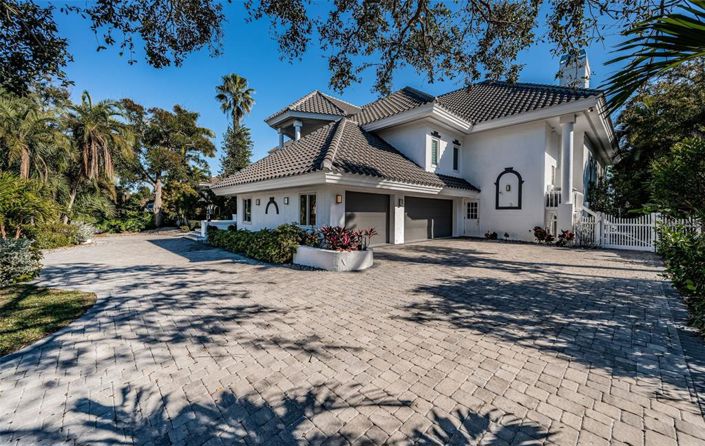 Image No.5-6 Bed Property for sale