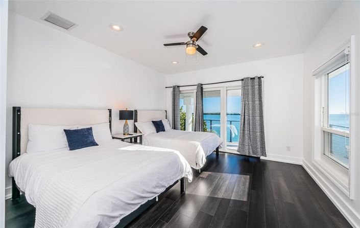 Image No.52-6 Bed Property for sale