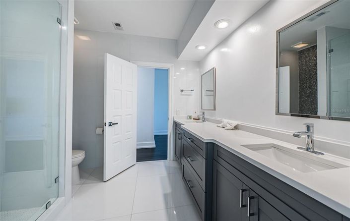 Image No.54-6 Bed Property for sale