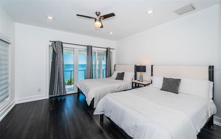 Image No.55-6 Bed Property for sale