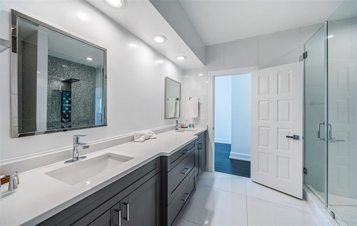 Image No.57-6 Bed Property for sale