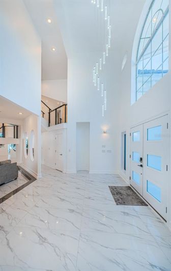 Image No.8-6 Bed Property for sale