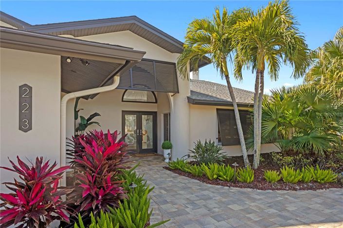 Image No.11-4 Bed Property for sale