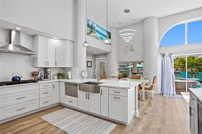 Image No.16-4 Bed Property for sale