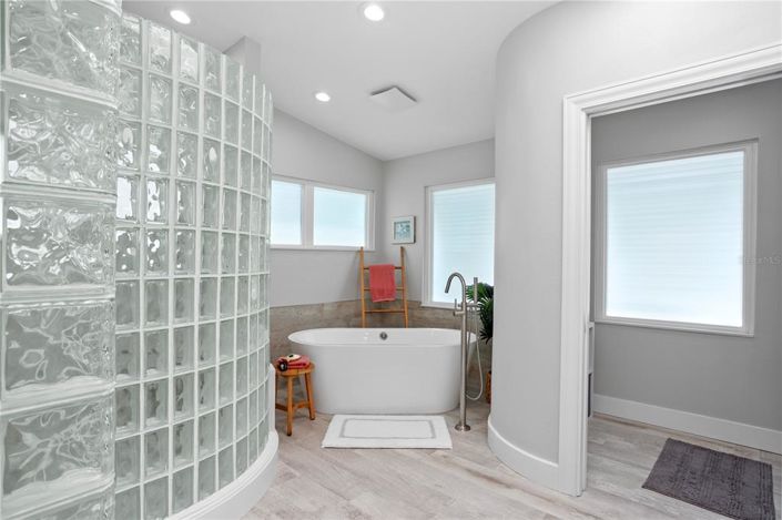 Image No.40-4 Bed Property for sale