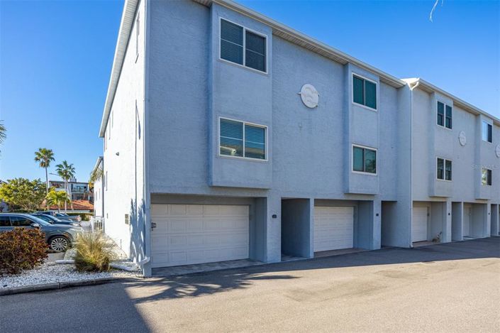 Image No.28-3 Bed Townhouse for sale