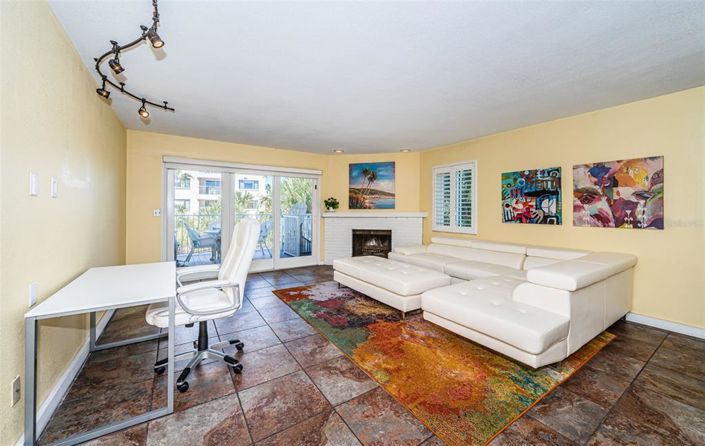 Image No.11-2 Bed Townhouse for sale