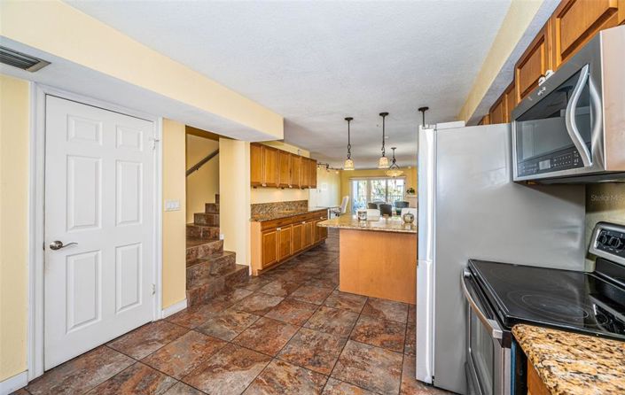 Image No.28-2 Bed Townhouse for sale