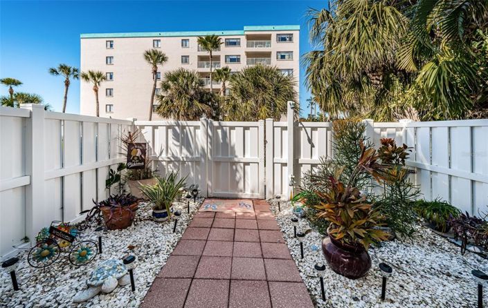 Image No.51-2 Bed Townhouse for sale