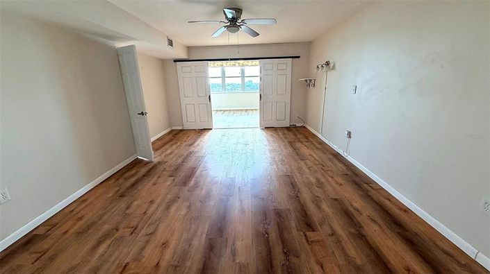 Image No.10-2 Bed Property for sale