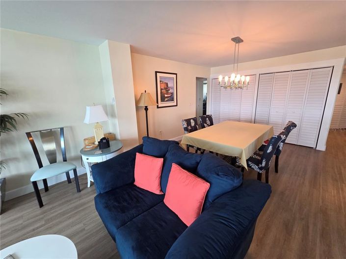 Image No.11-2 Bed Property for sale