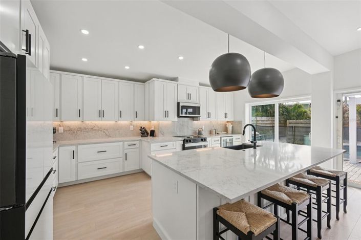 Image No.13-4 Bed Property for sale