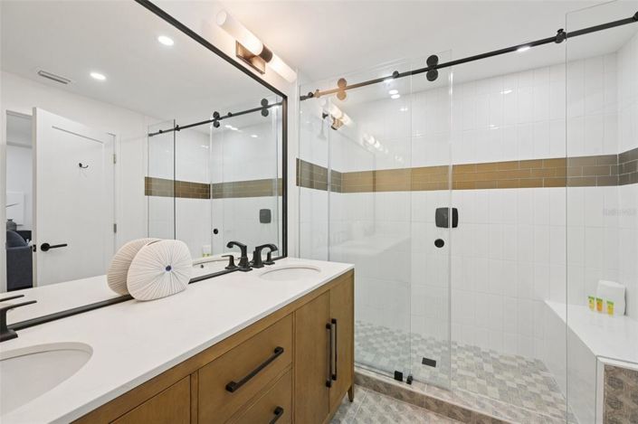 Image No.20-4 Bed Property for sale