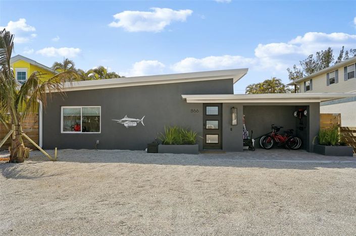 Image No.4-4 Bed Property for sale