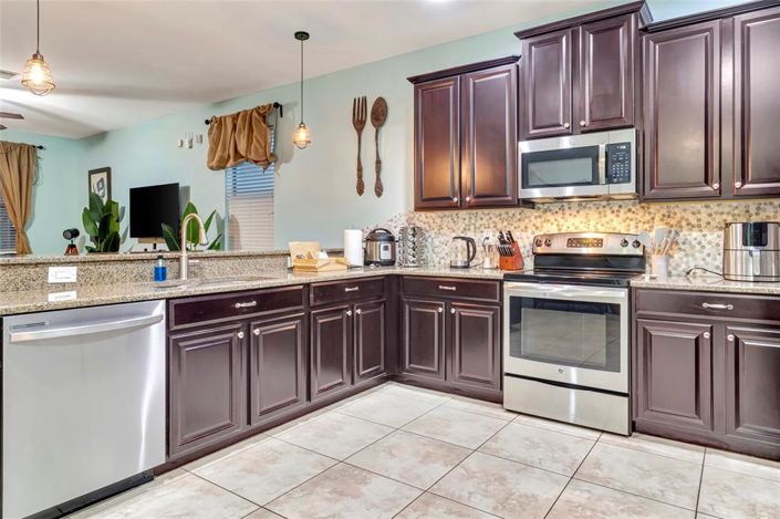 Image No.10-9 Bed Property for sale