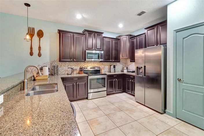 Image No.11-9 Bed Property for sale