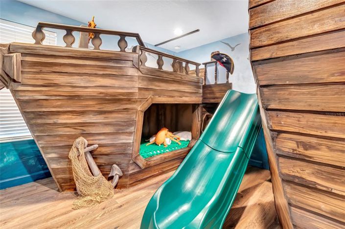 Image No.37-9 Bed Property for sale