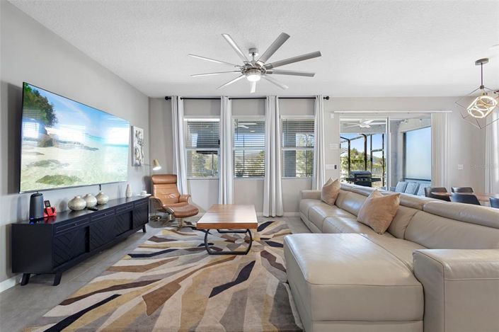 Image No.14-5 Bed Property for sale