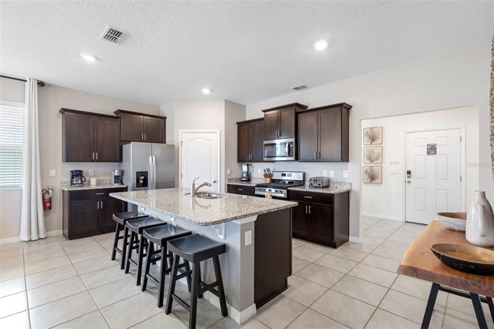 Image No.5-5 Bed Property for sale