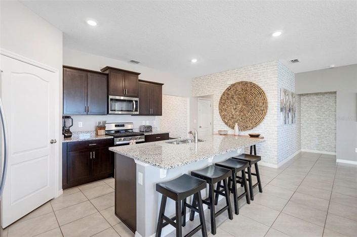 Image No.6-5 Bed Property for sale