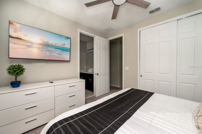 Image No.13-9 Bed Property for sale