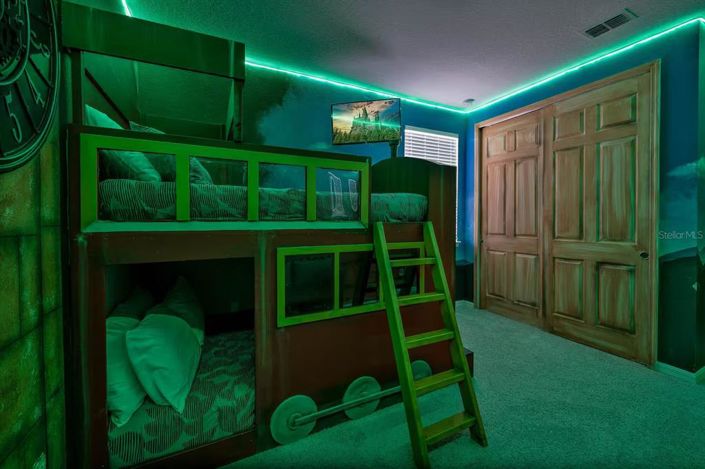 Image No.20-9 Bed Property for sale