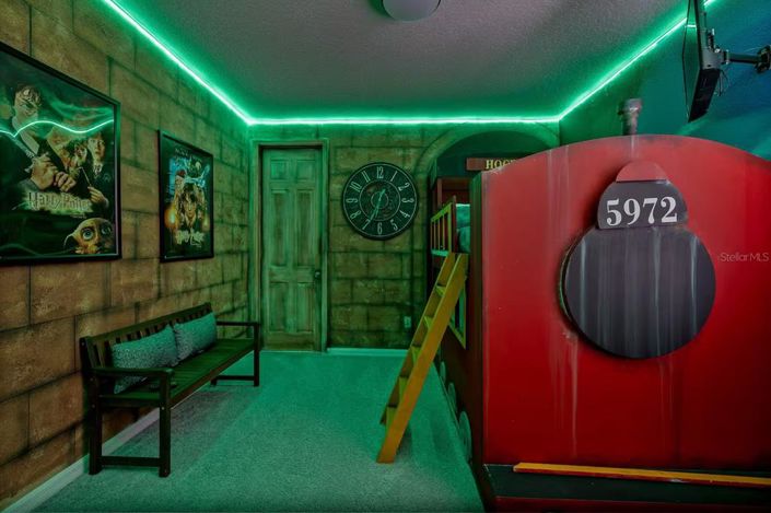 Image No.23-9 Bed Property for sale