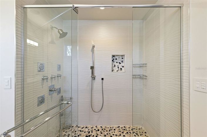 Image No.20-4 Bed Property for sale