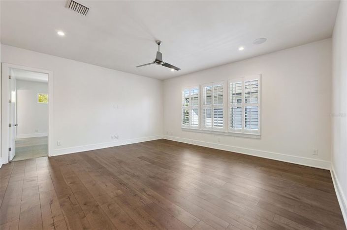 Image No.26-4 Bed Property for sale