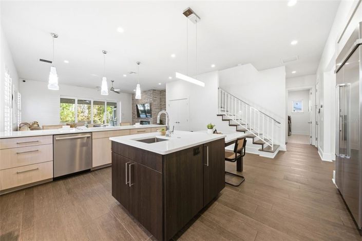 Image No.9-4 Bed Property for sale