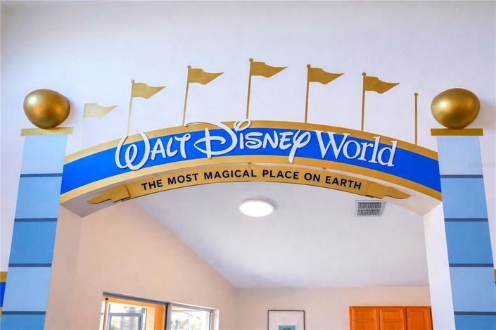 Image No.8-5 Bed Property for sale