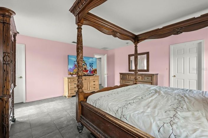 Image No.15-3 Bed Property for sale