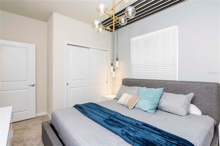 Image No.17-5 Bed Townhouse for sale