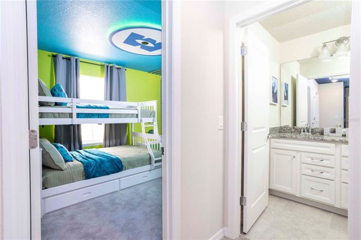 Image No.44-5 Bed Townhouse for sale