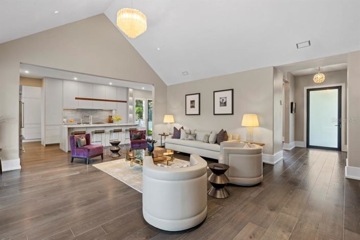 Image No.14-5 Bed Property for sale